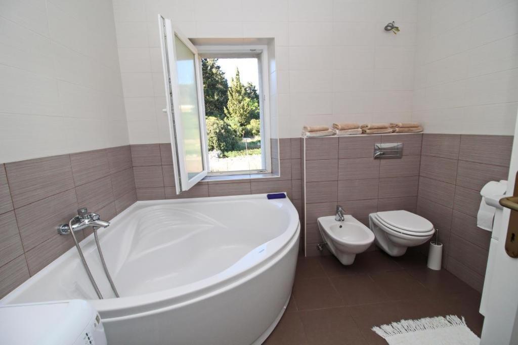 Apartment Lucija Vela Luka Ngoại thất bức ảnh