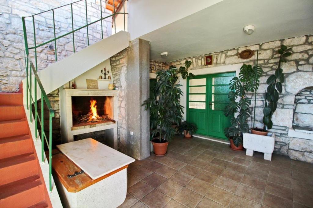 Apartment Lucija Vela Luka Ngoại thất bức ảnh