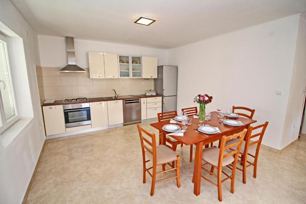 Apartment Lucija Vela Luka Ngoại thất bức ảnh